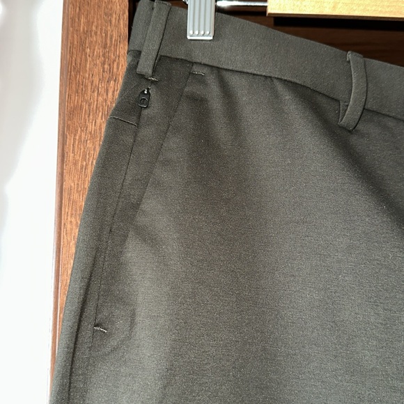 Banana Republic new dark green athletic pants - Picture 4 of 10
